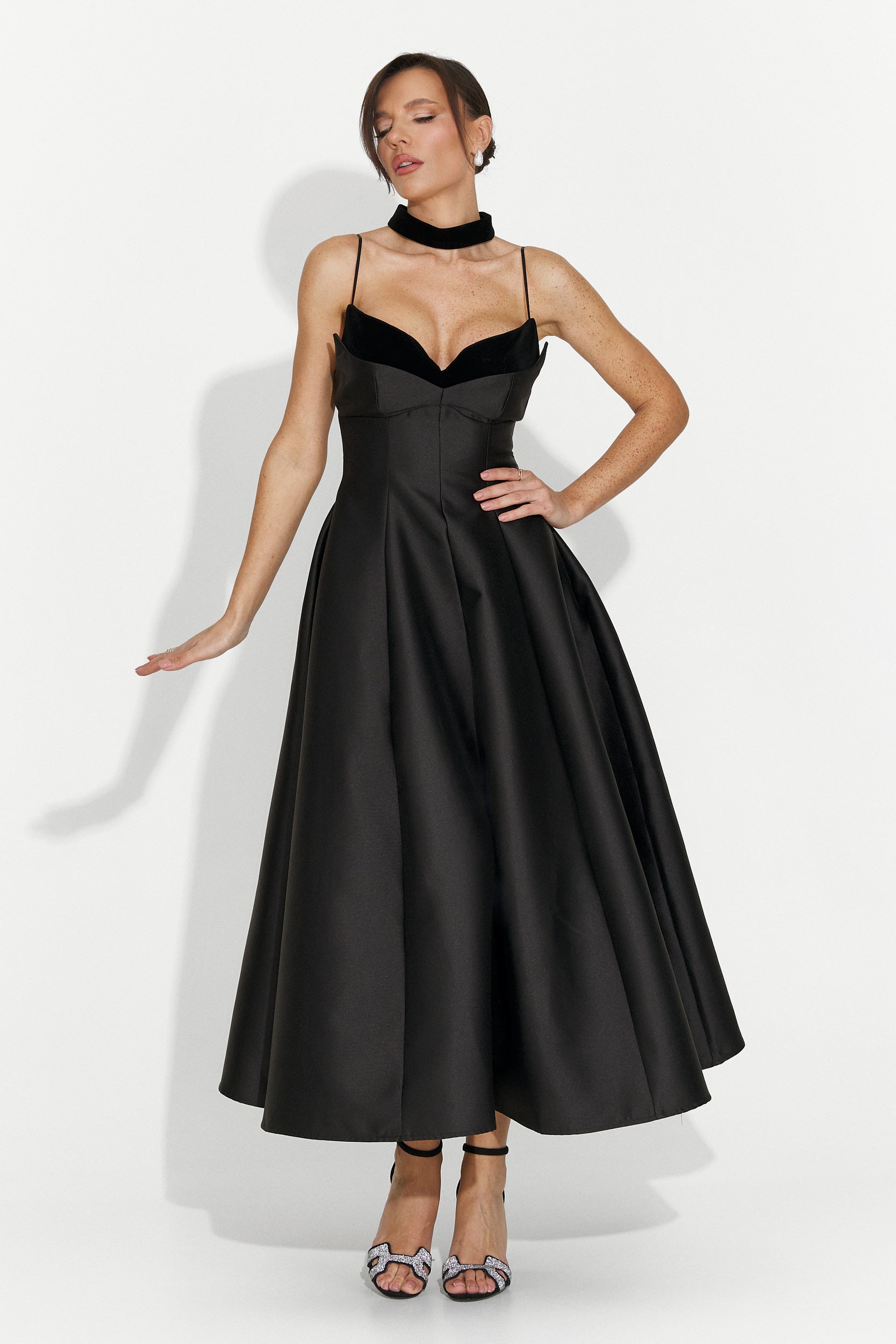 Hosszú fekete női ruha Coriza Bogas