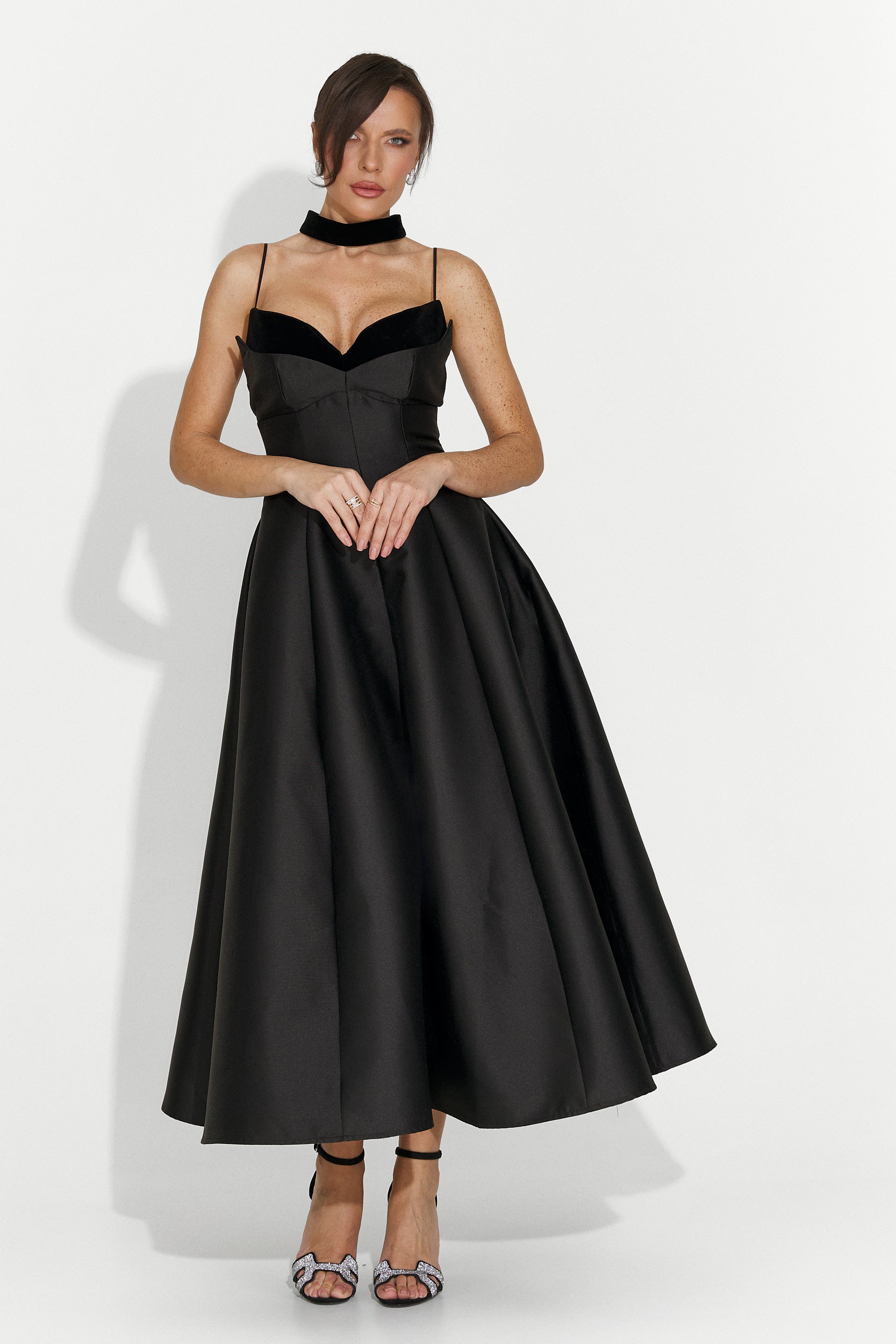 Hosszú fekete női ruha Coriza Bogas