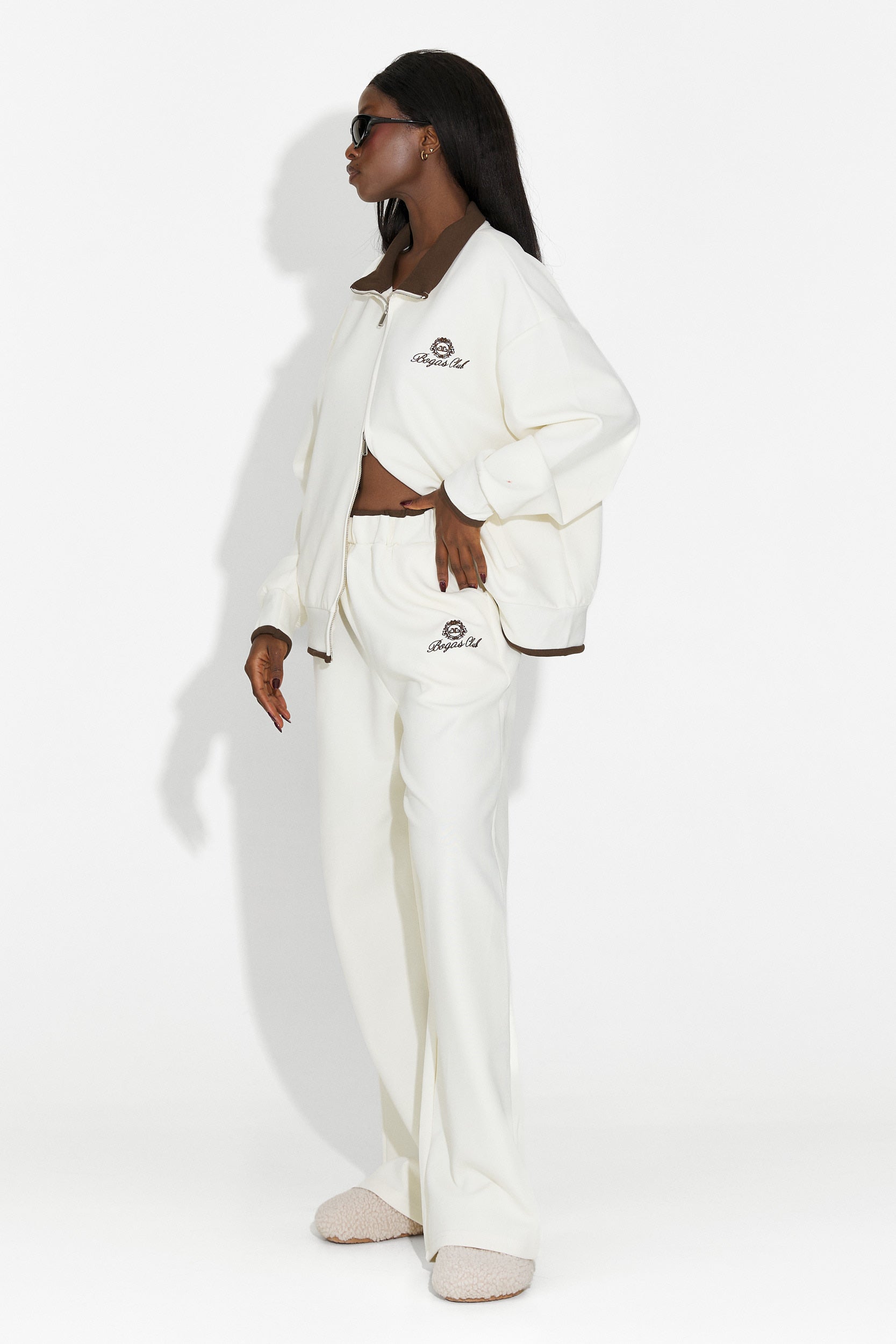 Laza bézs női edzőruha Lysara Bogas