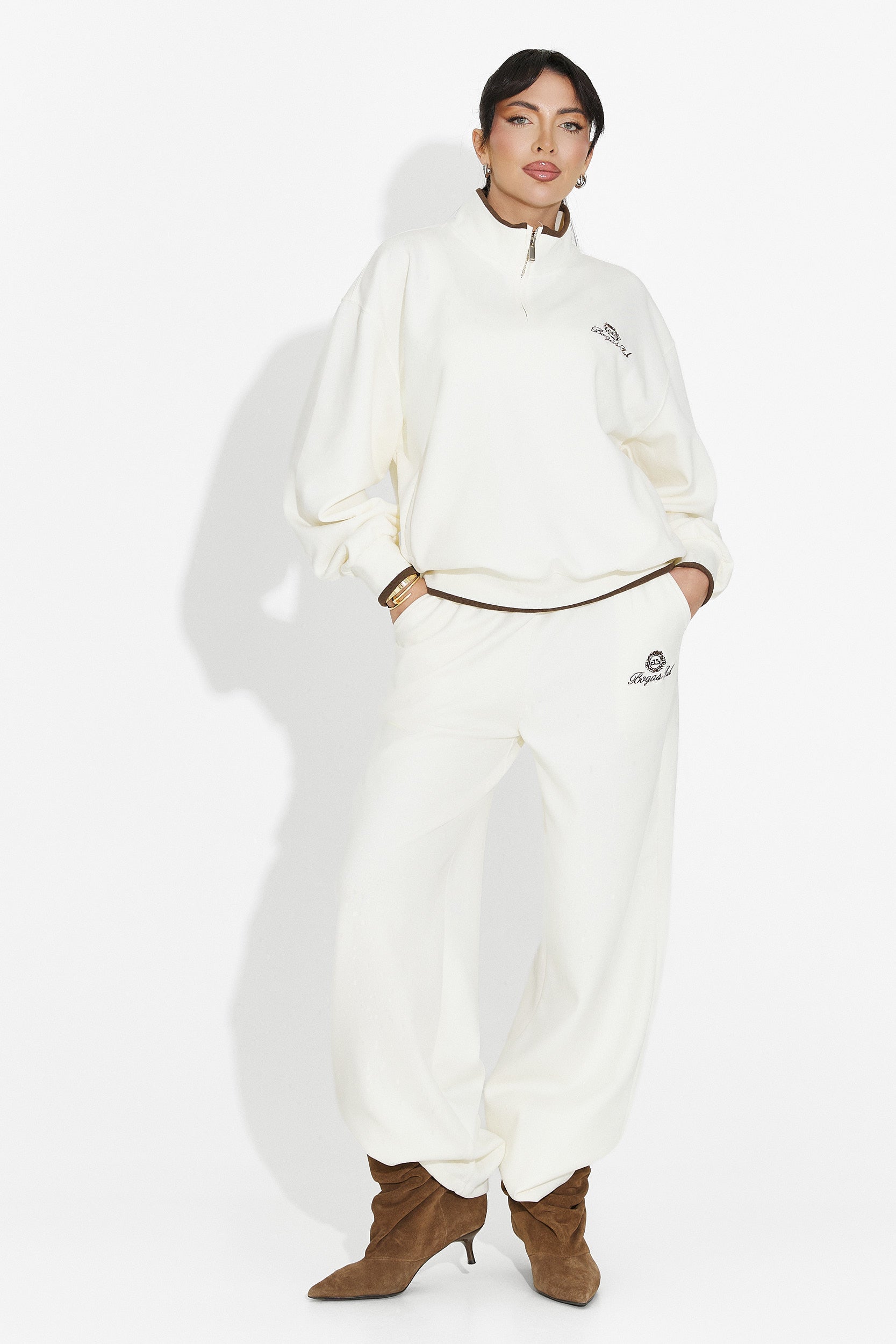 Női alkalmi bézs tréningruha Vilma Bogas