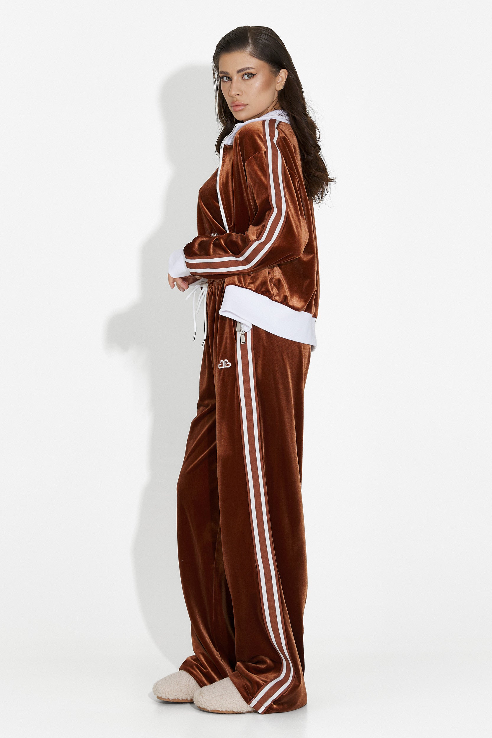 Chanela Bogas barna női edzőcipő