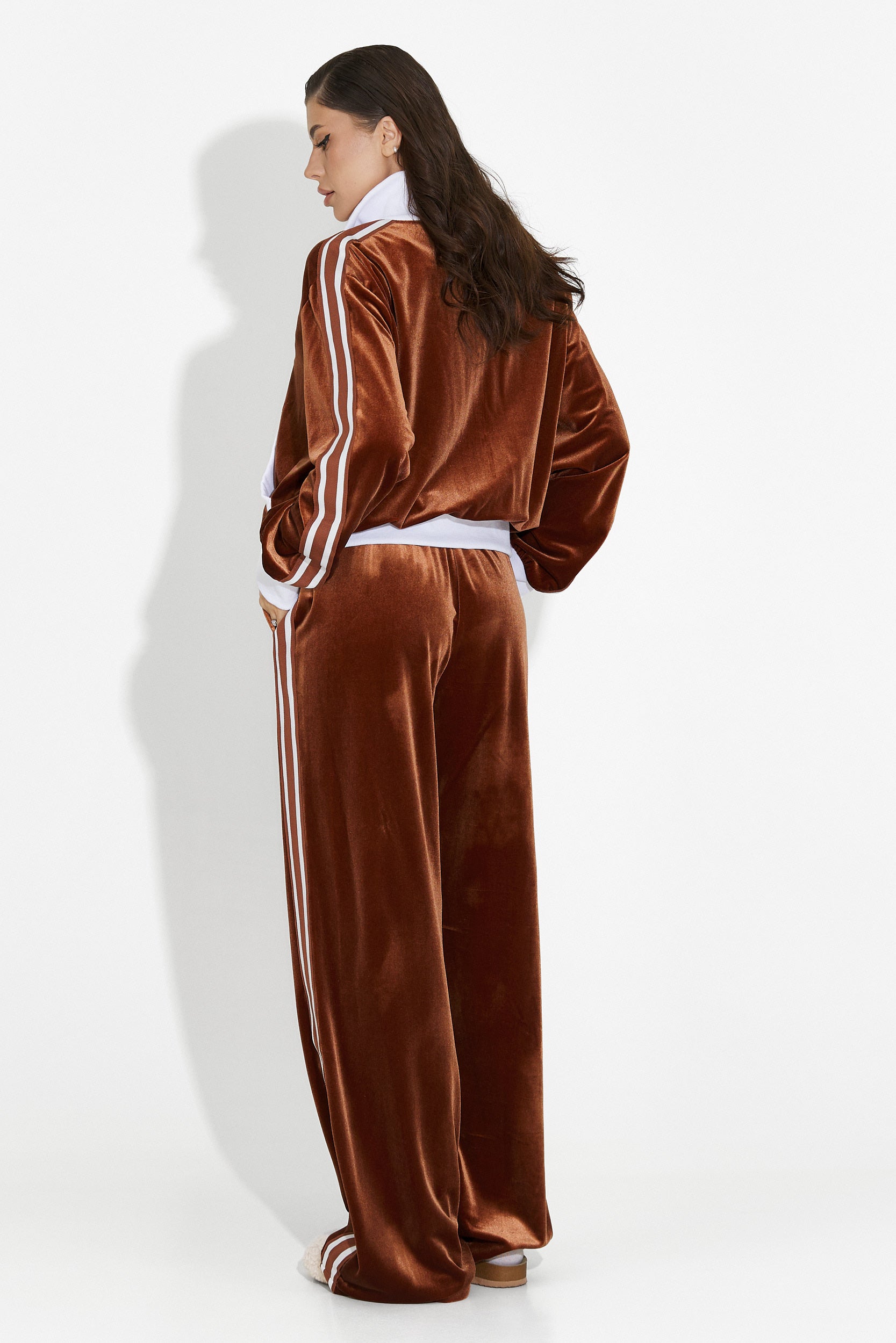 Chanela Bogas barna női edzőcipő